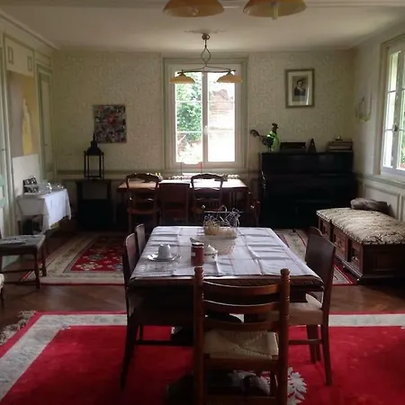 La Tourelle לינה וארוחת בוקר